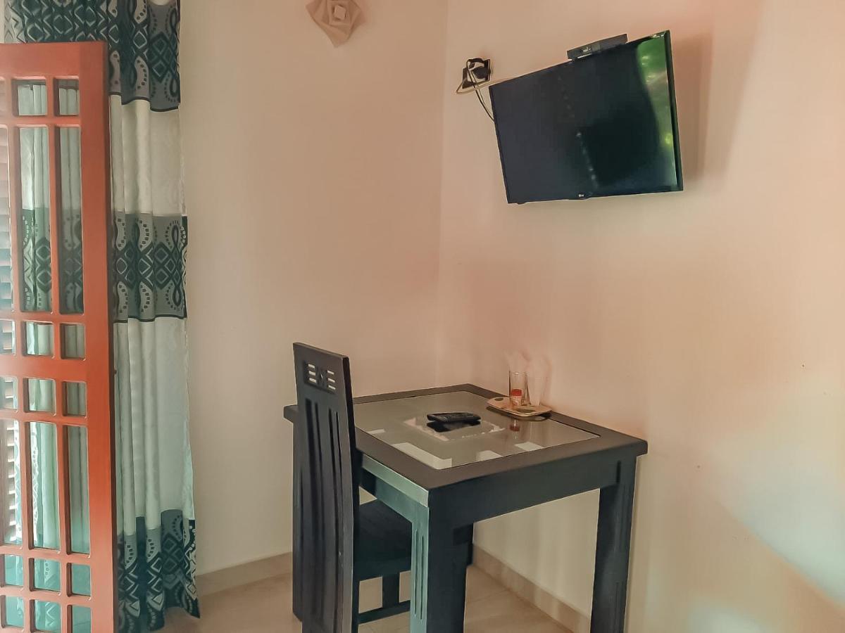 Hotel White House Ratnapura Ngoại thất bức ảnh
